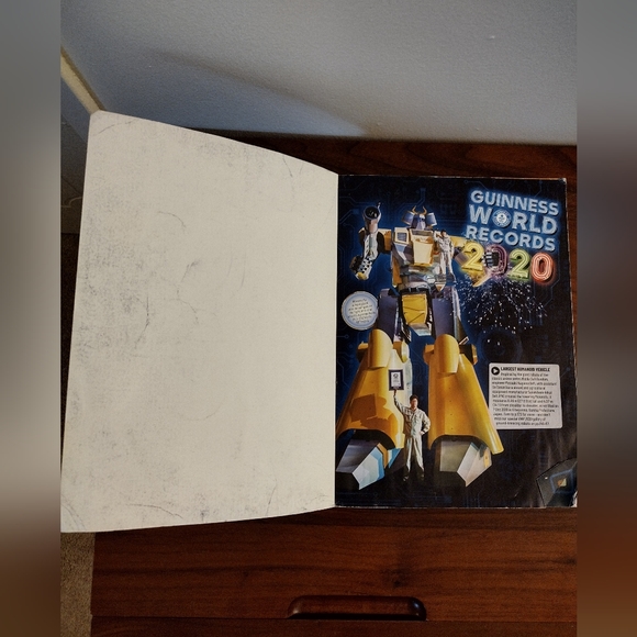 Guinness World Records 2020 Paperback Book - Picture 4 of 5